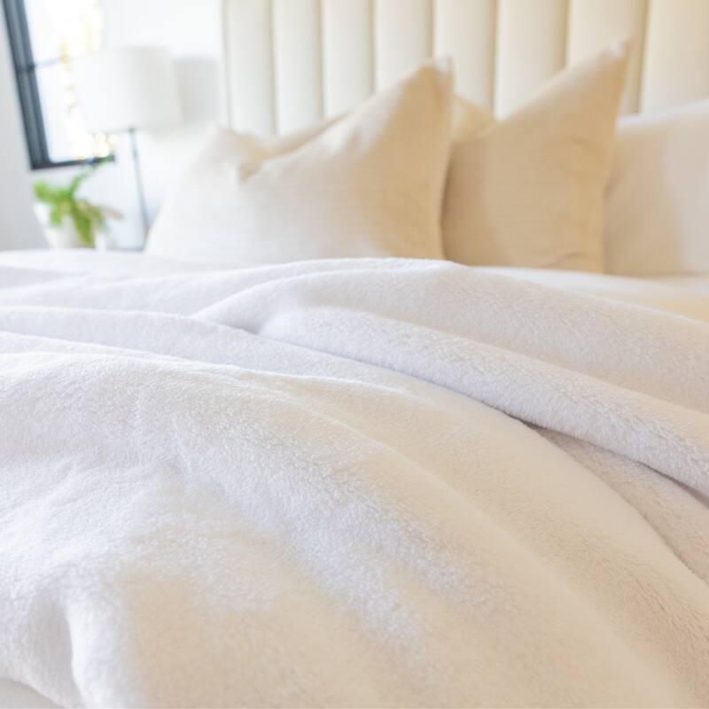 Jennifer Adams Cloud Blanket - Twin - White
