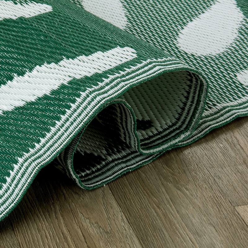 World Rug Gallery Tropical Leaf Reversible Recycled Plastic Outdoor Rugs