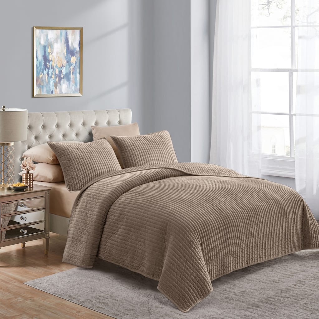 Wonderful Velvet 3 Piece Quilt Set