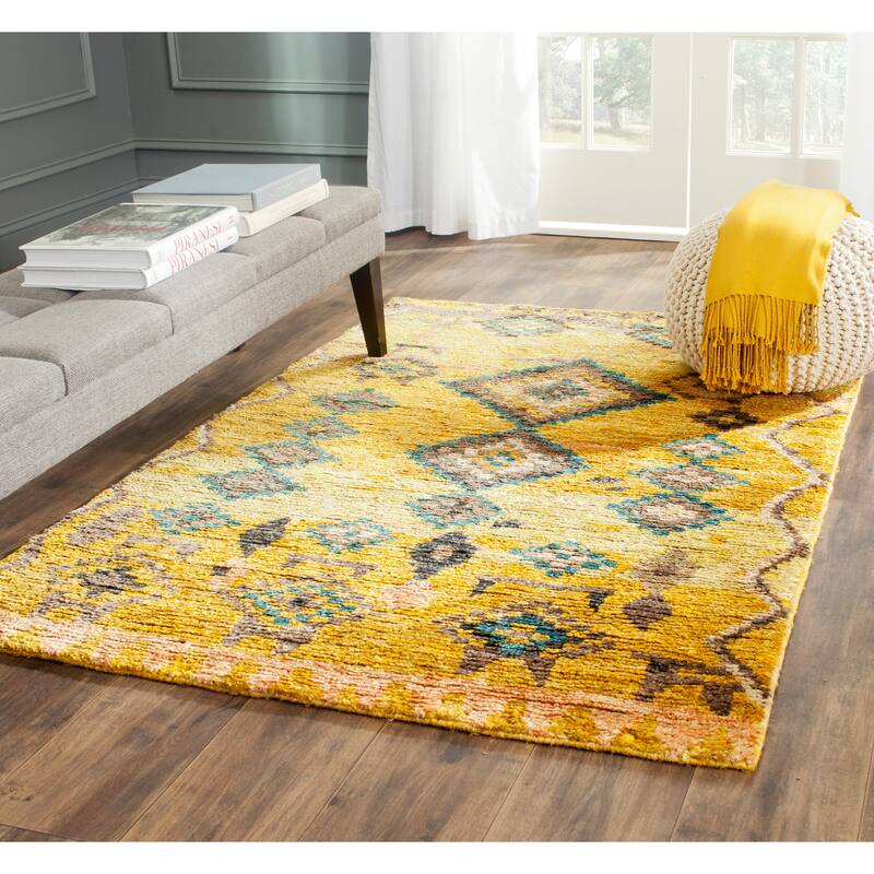 SAFAVIEH Hand-knotted Tangier Amrit Modern Wool Rug - 4' x 6' - Gold
