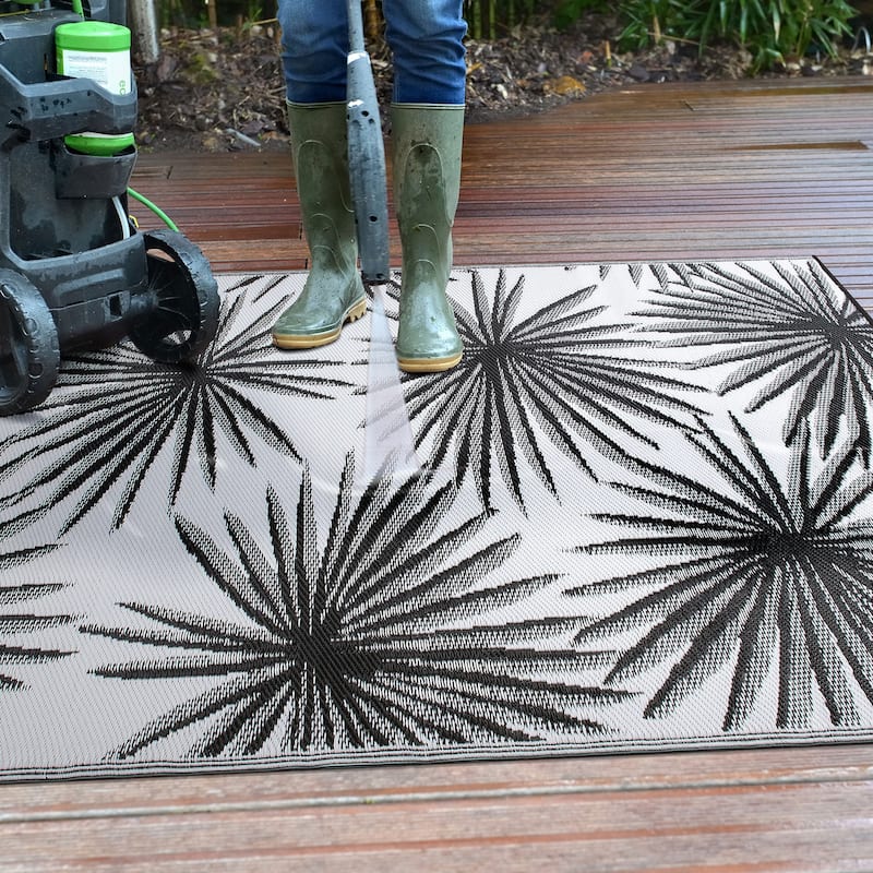 World Rug Gallery Floral Tropical Reversible Recycled Plastic Outdoor Rugs