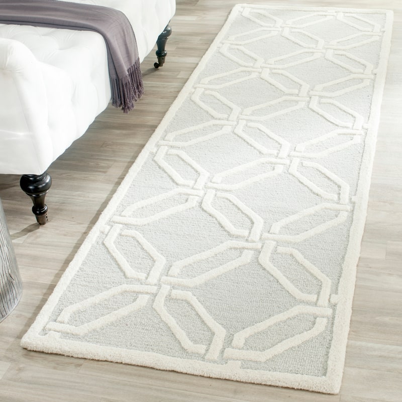 SAFAVIEH Handmade Cambridge Nhung Modern Moroccan Wool Rug