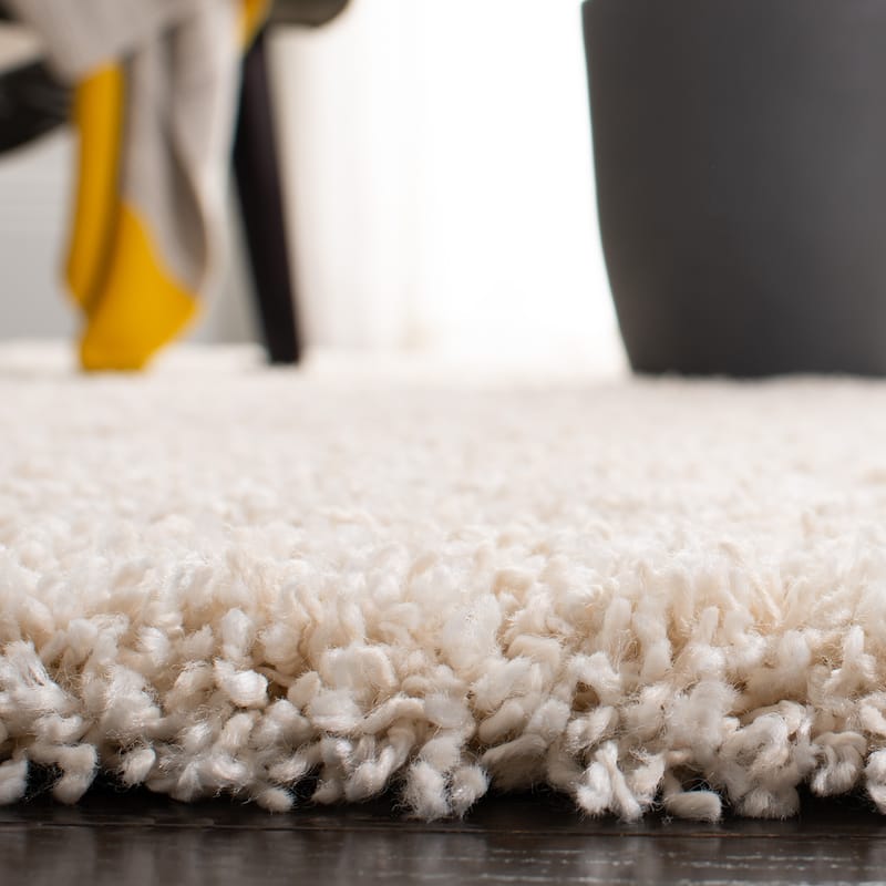 SAFAVIEH Evolution Shag Gwenaele Solid 1.8-inch Thick Rug