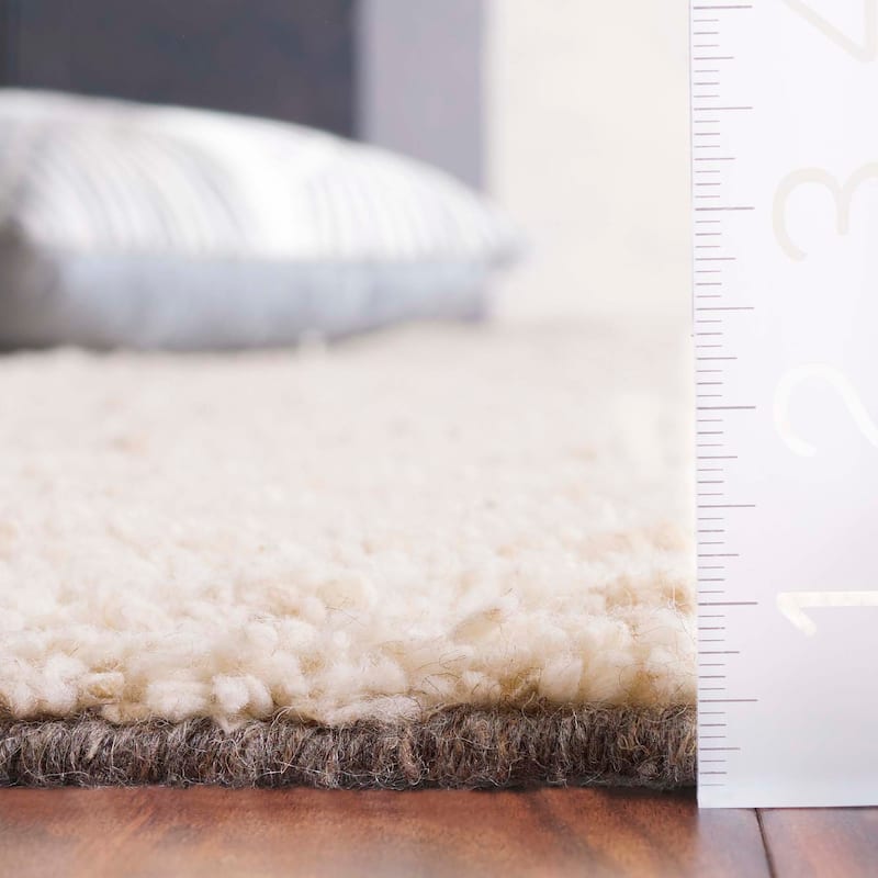 SAFAVIEH Hand-Woven Casablanca Mia Shag Wool Rug