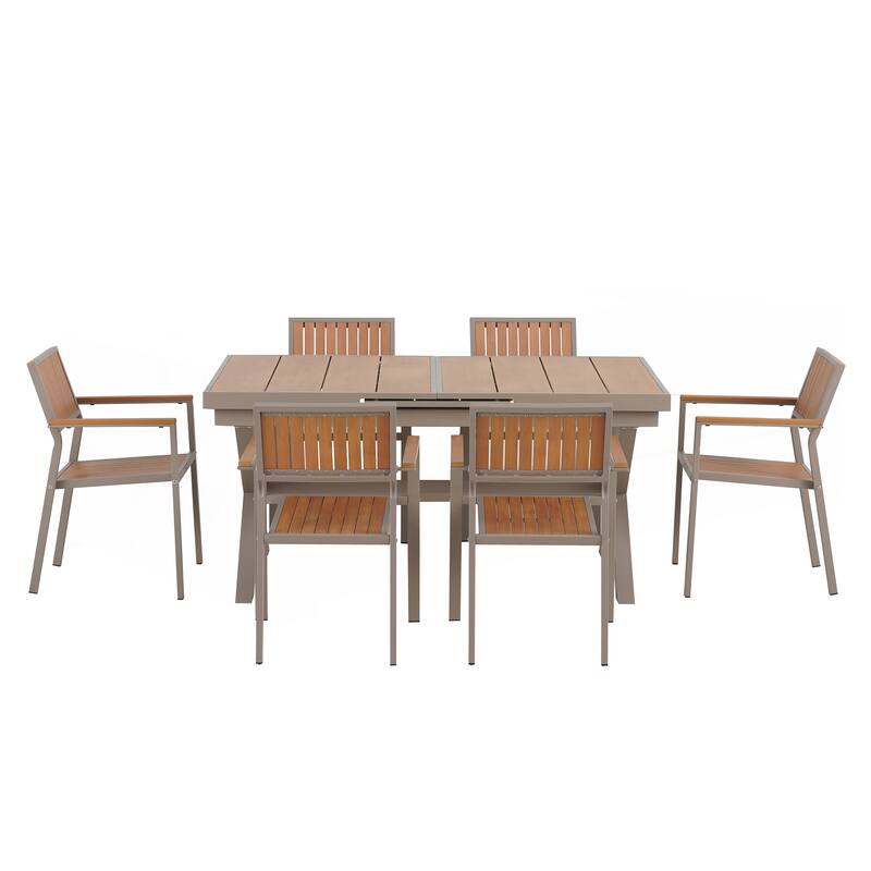 Experience Outdoor Dining Freedom with a Flexible Set