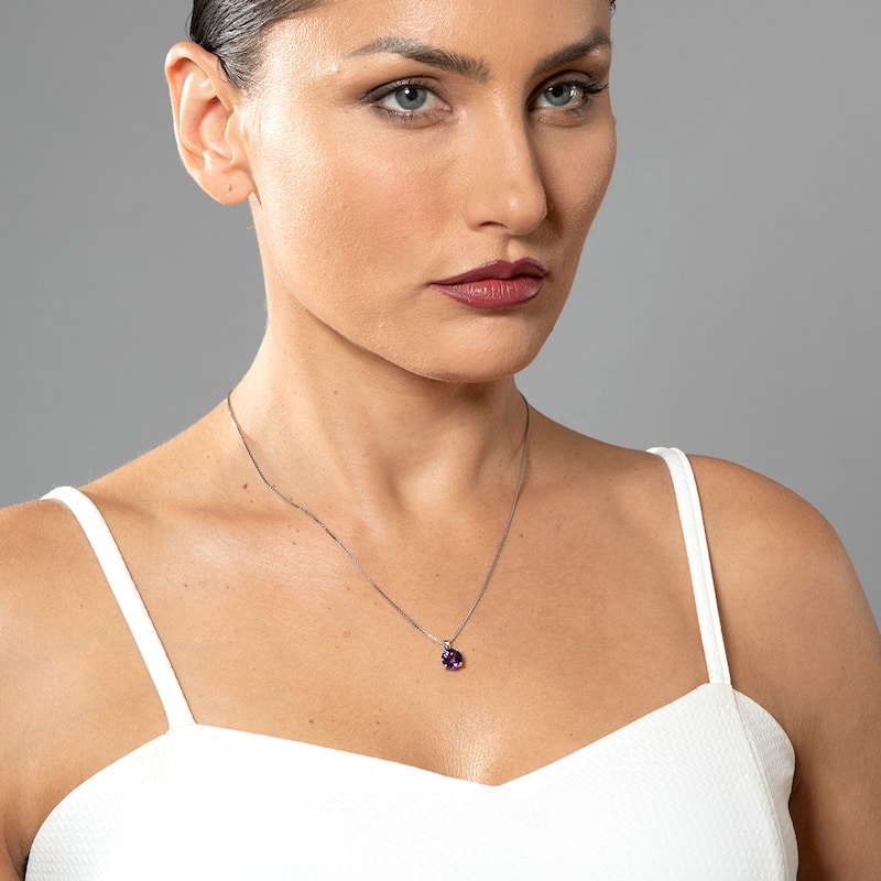 14k White Gold 1.7 ct Amethyst Pendant Necklace