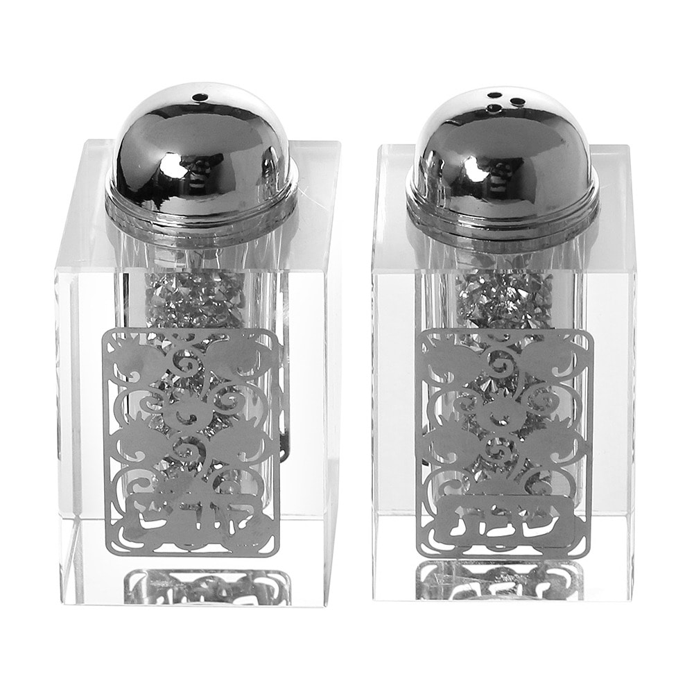 https://ak1.ostkcdn.com/images/products/is/images/direct/1a3763457f156a51fb83da67508323c5354bdb4e/Crystal-Salt-And-Pepper-Shaker-Set-Broken-Glass-%26-Silver-Design-3%22H.jpg