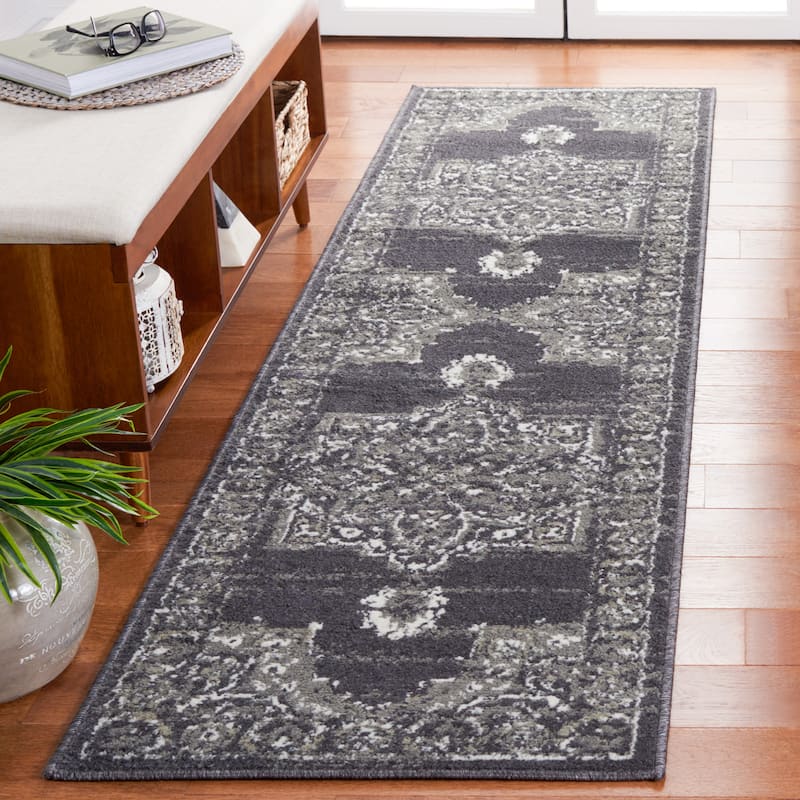 SAFAVIEH Pyramid Myriam Traditional Oriental Rug