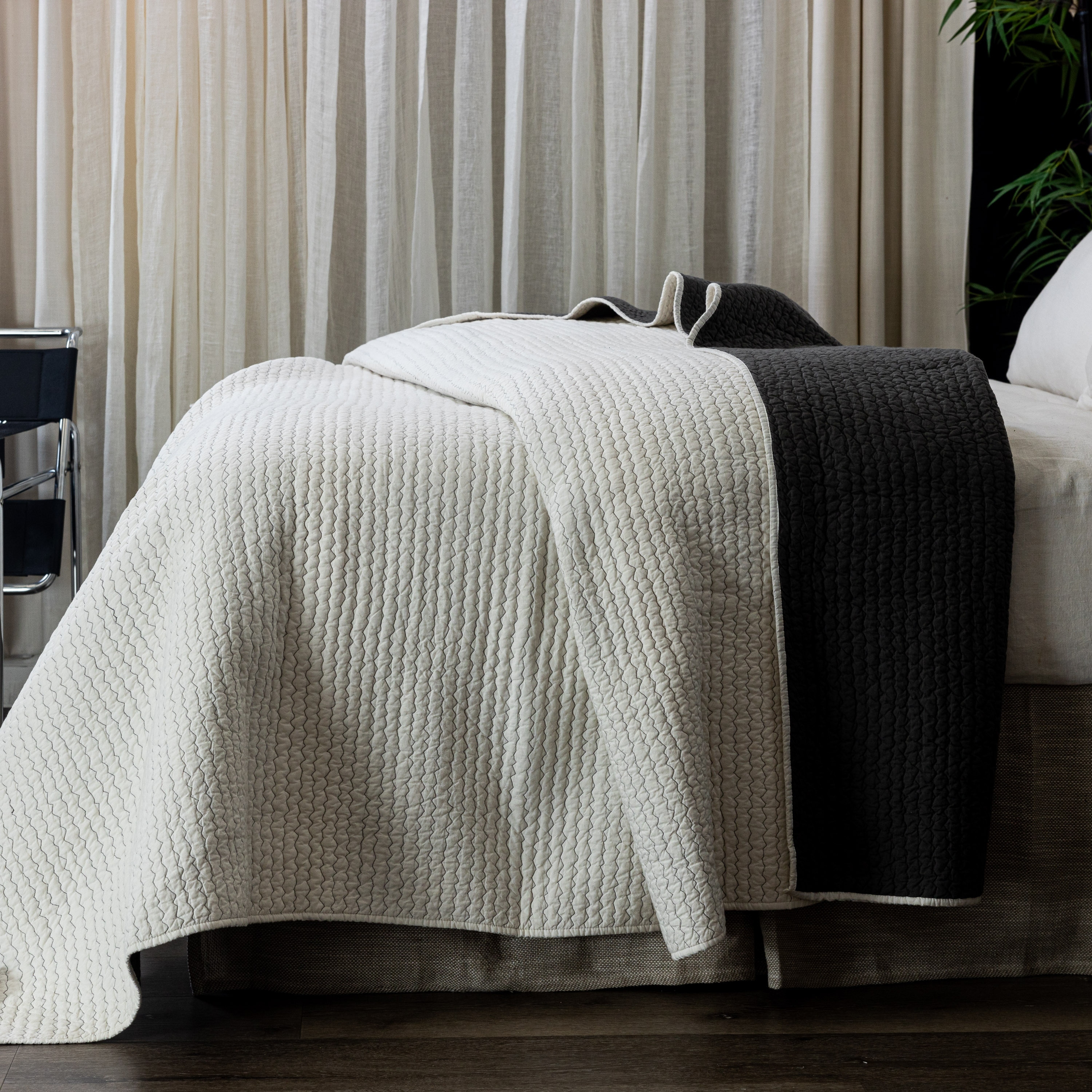 Jade, Cotton, Ivory/Charcoal, Quilt