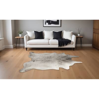 Mine Stain Resistant Low Pile Soft Durable Area Rug By HomeRoots - 84' X '60' X '0.1
