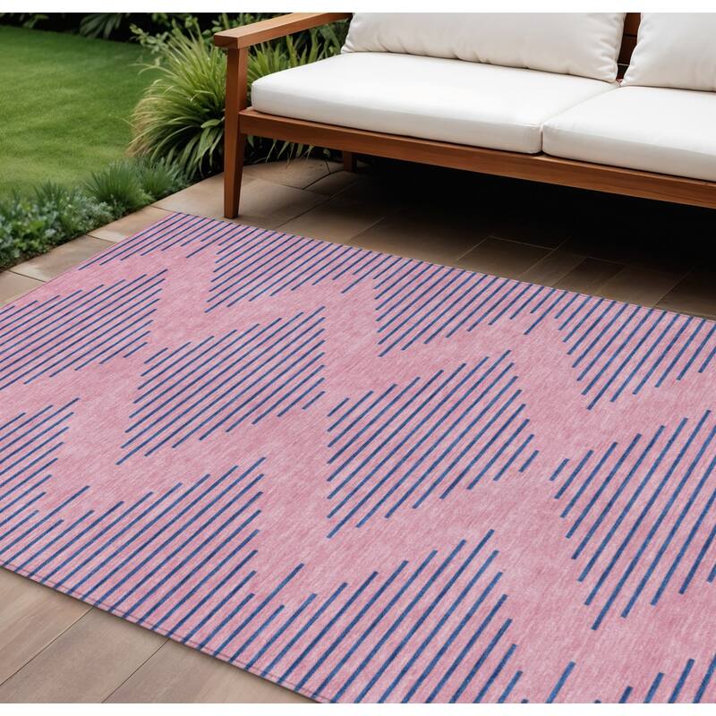 HomeRoots Geometric Transitional Rectangle Outdoor Rug - 8' X 10'