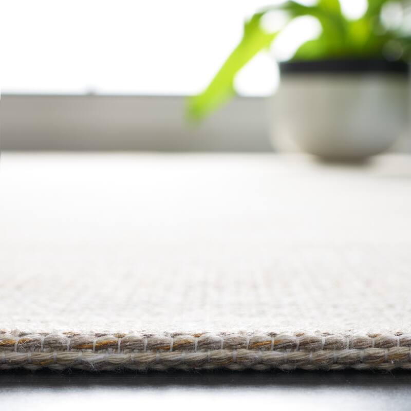 SAFAVIEH Augustine Armande Stripe Fringe Rug