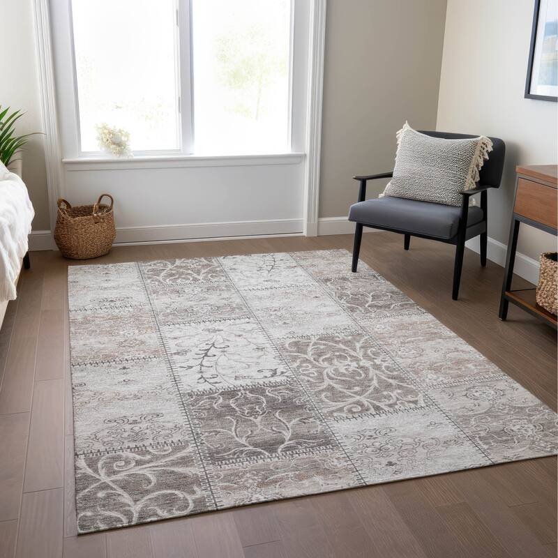 Machine Washable Indoor/ Outdoor Traditional Patchwork Chantille Rug