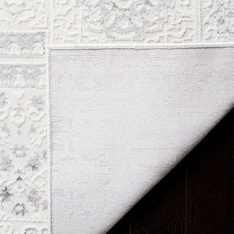 SAFAVIEH Hanna Lisha Medallion Distressed Rug