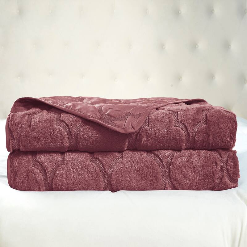 FauxFur Moroccan Design 7-piece Embroidered Quilt Set