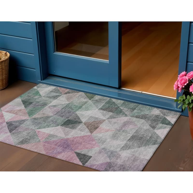 HomeRoots Geometric Transitional Rectangle Outdoor Rug - 3' x 5'