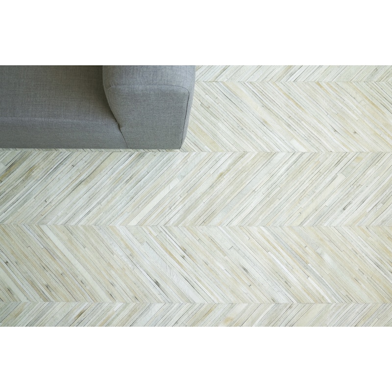 EXQUISITE RUGS Natural Hide Hand-stitched Leather Hide Silver Area Rug.