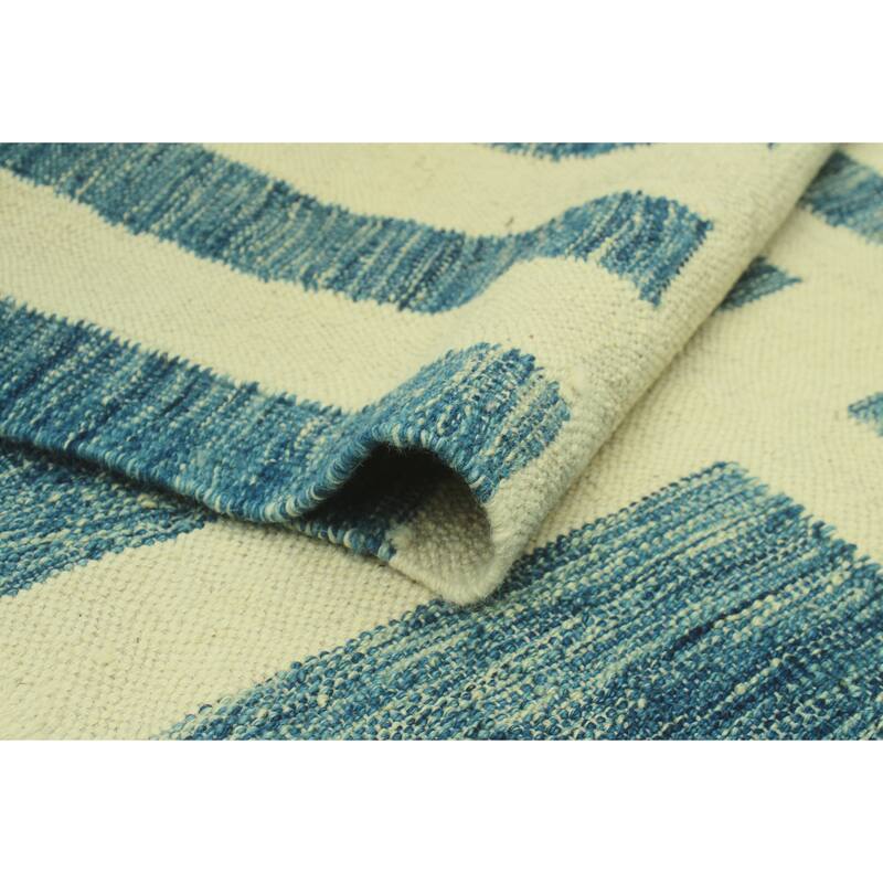 Hand-Woven Winchester Kilim Avelino Blue/Ivory Rug - 5'0" x 6'6"
