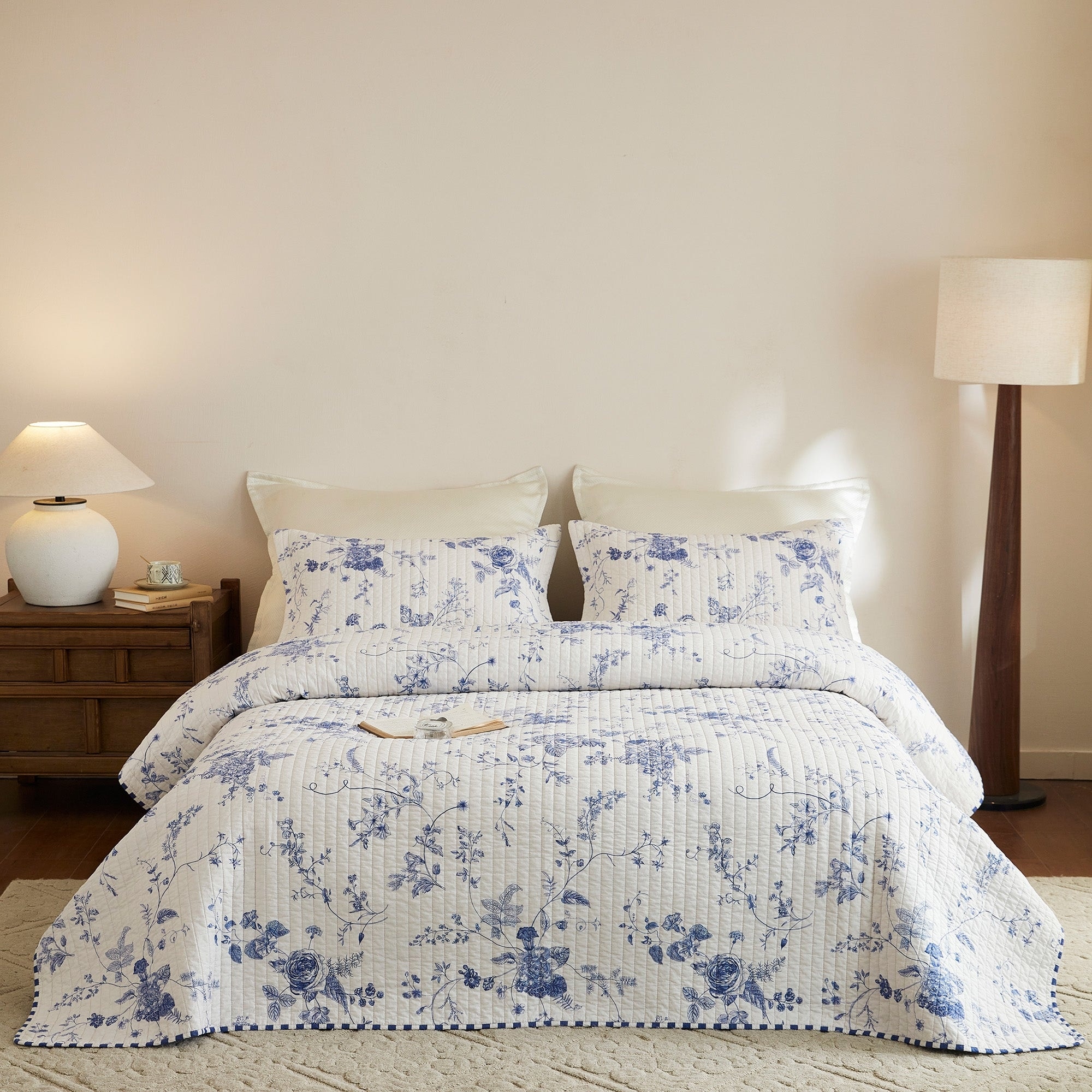 MarCielo Cotton Blue White Floral Quilt Bedspread Set
