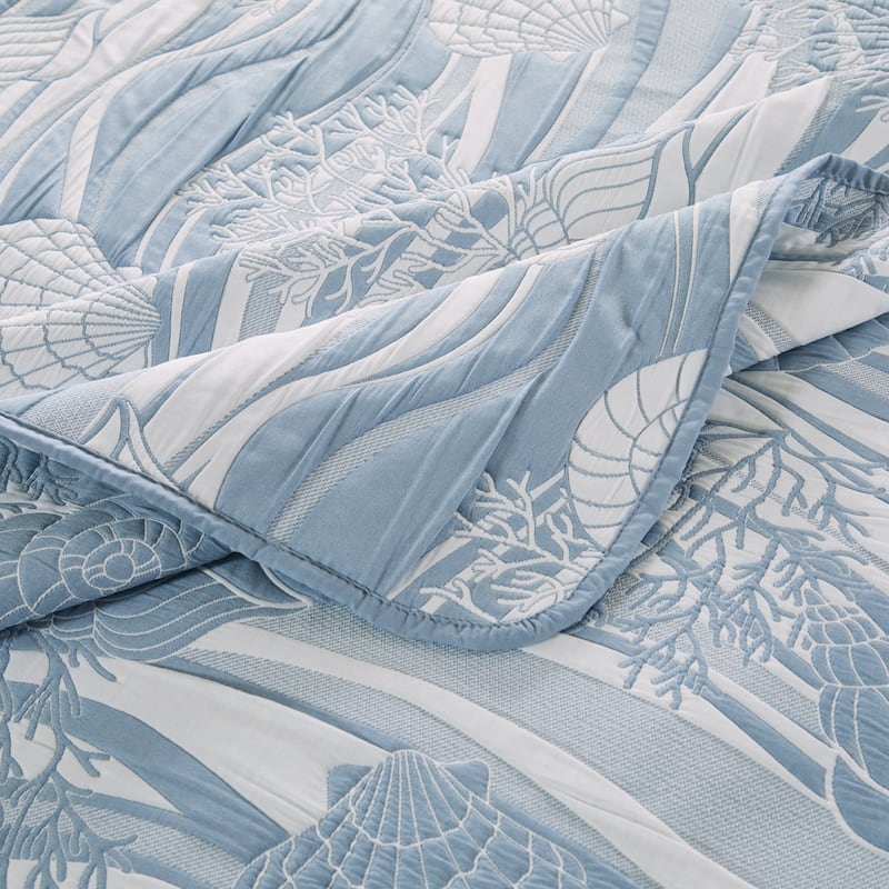 Greenland Home Coastal Paradise Reversible Matelasse Coverlet Set