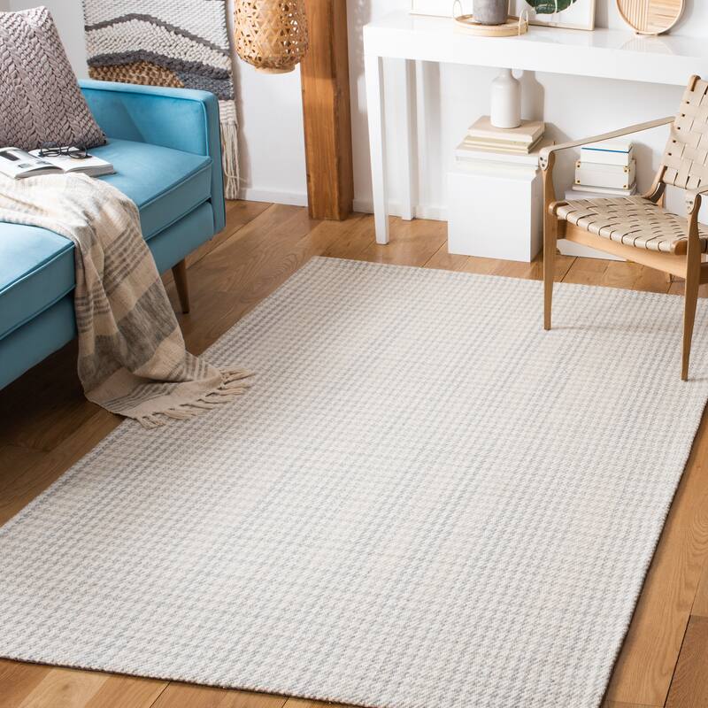 SAFAVIEH, Handmade Marbella Nahed Wool Rug - 6' x 9' - Grey/Ivory