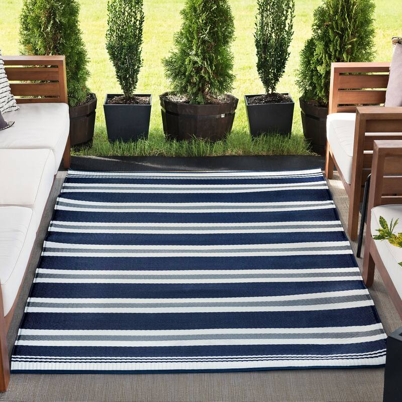 Sundown Beach Stripe Indoor/Outdoor Area Rug - 5'11'' x 8'10'' - Navy/White