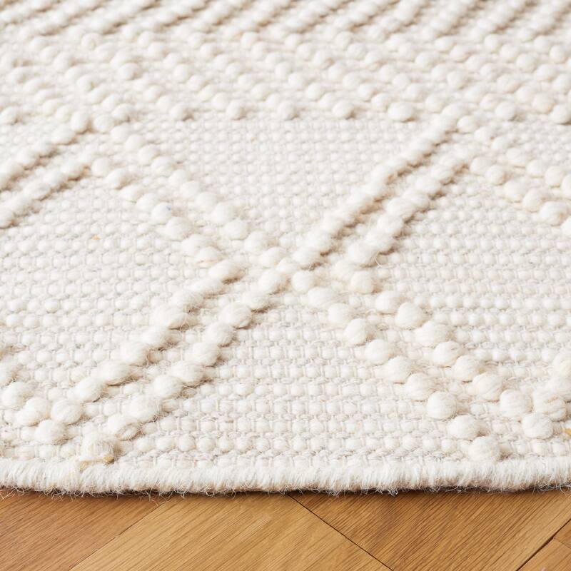 SAFAVIEH Handmade Natura Sabiha Boho Wool Rug