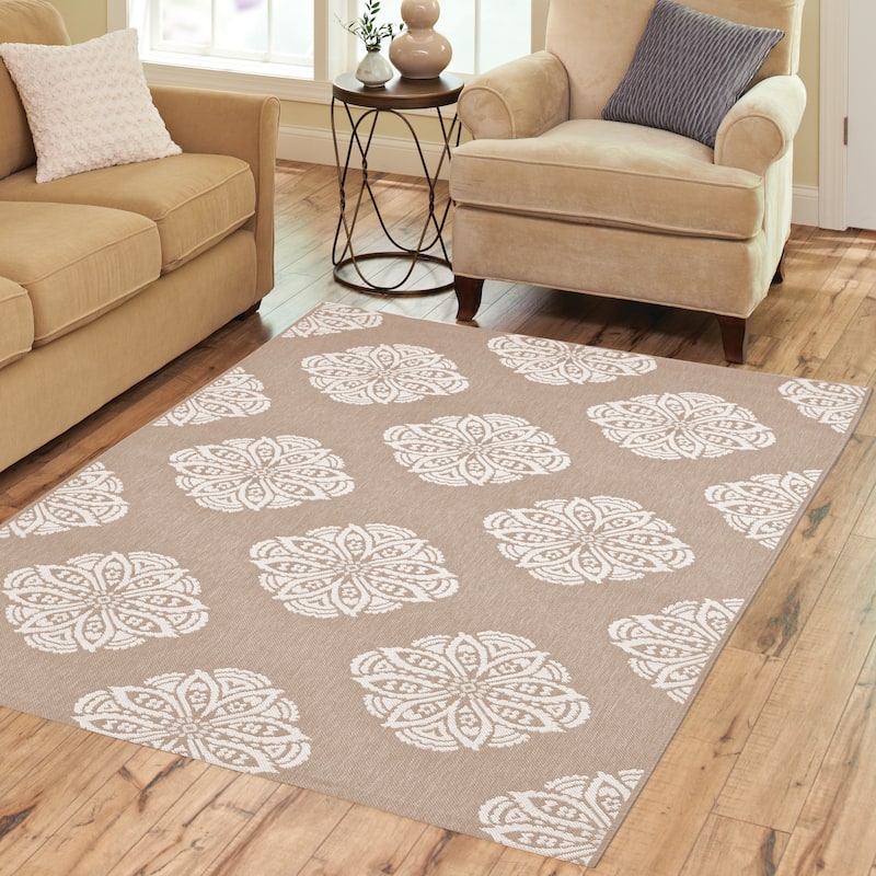 SAFAVIEH Courtyard Cedrine Floral Medallion Indoor/ Outdoor Waterproof Patio Rug Backyard - 5' x 7' - Beige/Yellow