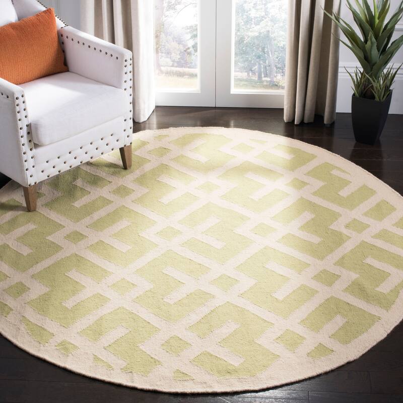 SAFAVIEH Handmade Flatweave Dhurries Eildine Modern Moroccan Wool Rug - 8' Round - Light Green/Ivory