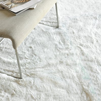 EXQUISITE RUGS Hand-stitched Polyacrylic Ivory Area Rug.