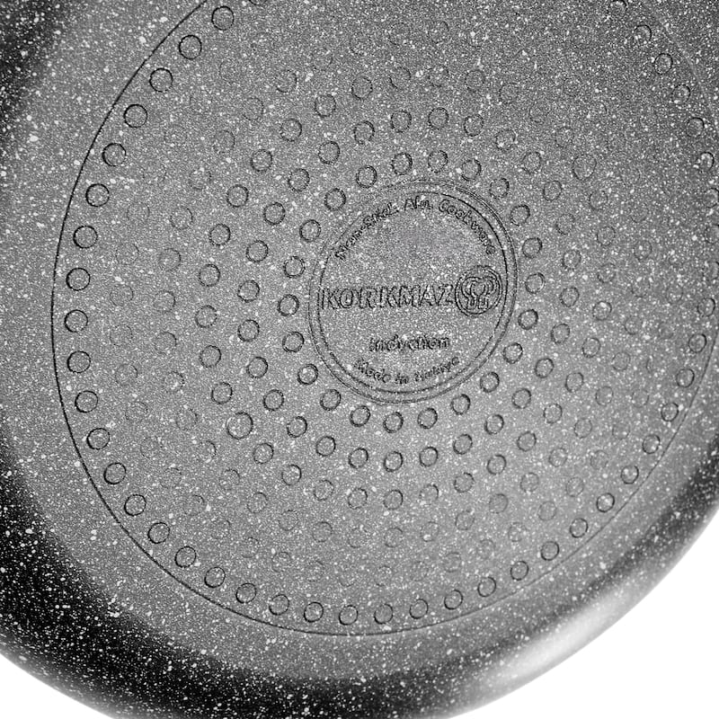 Non Stick 10 Inch 3.5 Liter Low Casserole with Lid in Black