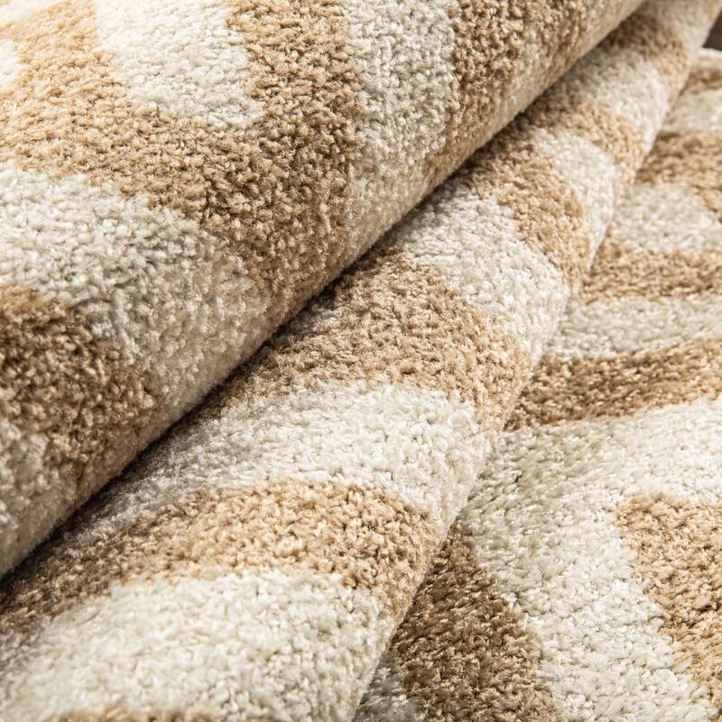 Superior Saxton Modern Diamond Indoor Runner or Area Rug