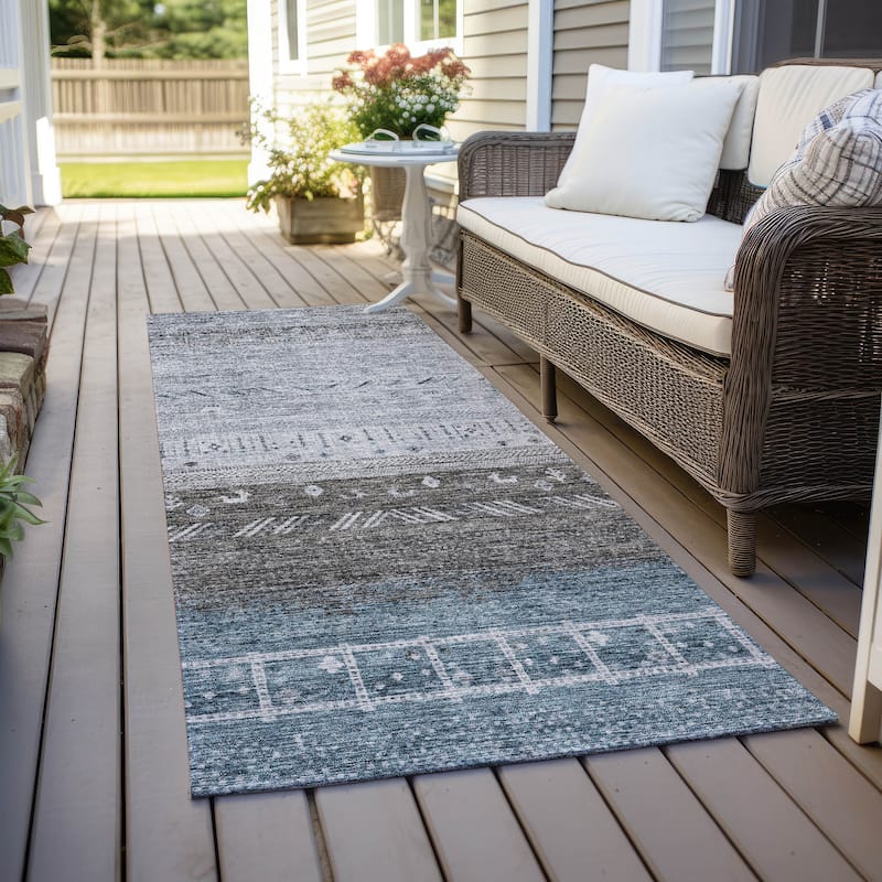 Machine Washable Indoor/ Outdoor Modern Global Chantille Rug
