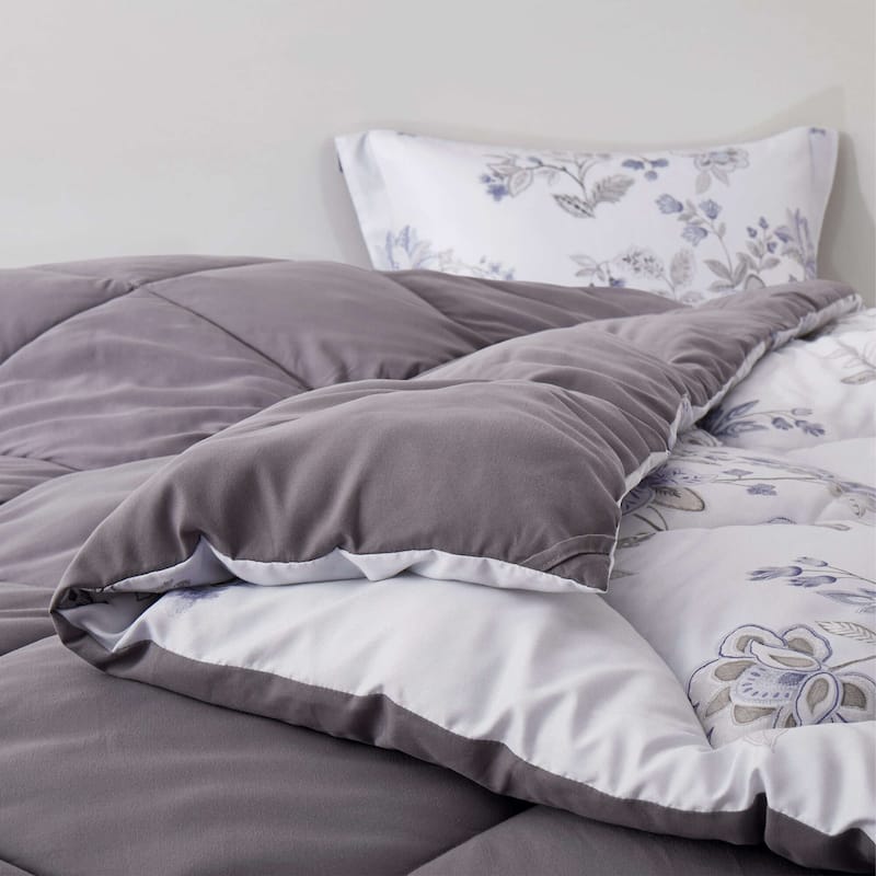 All Season Floral Printed Reversible 7-Piece Bed in a Bag With Sheet Set