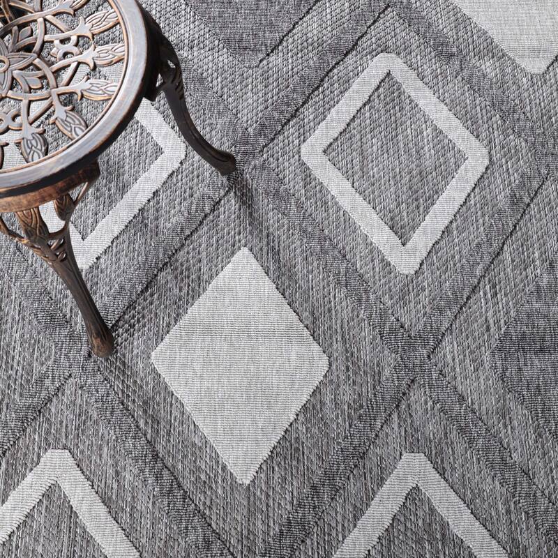 Superior Geometric Diamond Lattice Indoor Outdoor Area Rug