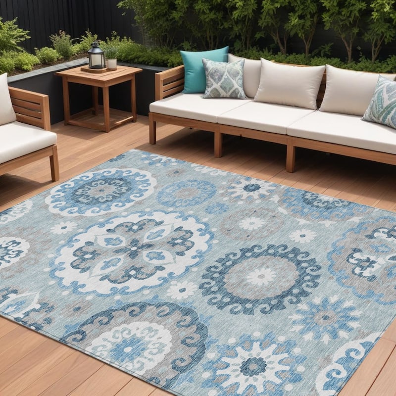 HomeRoots Floral Medallion Transitional Rectangle Outdoor Rug - 8' X 10'