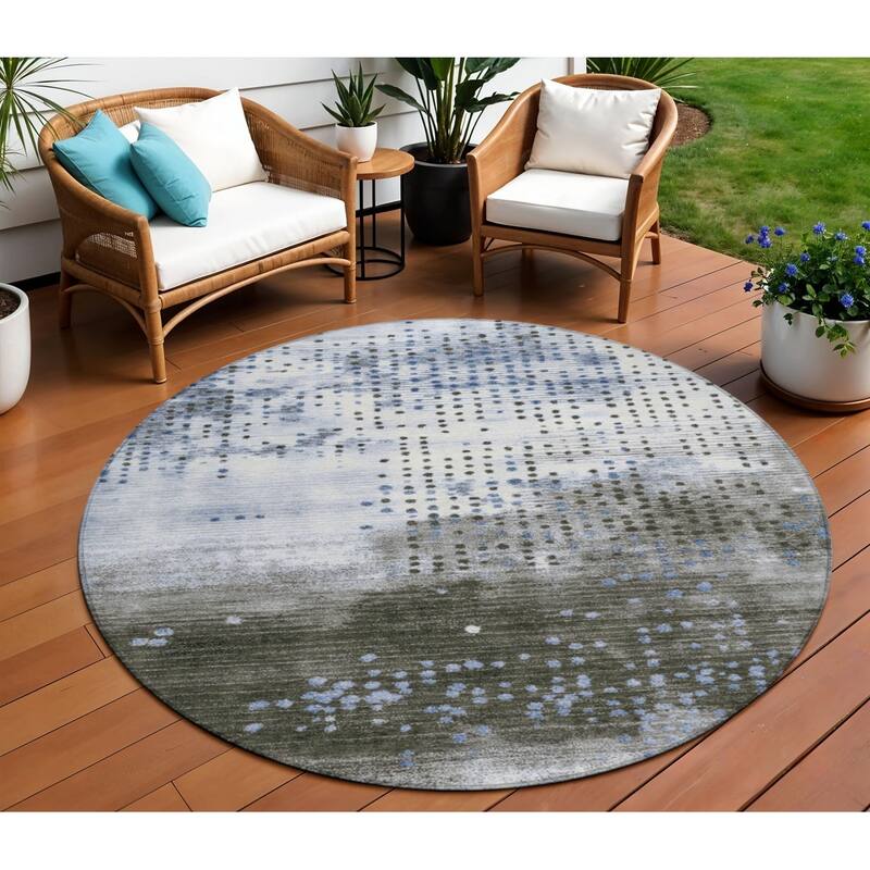 HomeRoots Geometric Transitional Rectangle Outdoor Rug - 8' Round