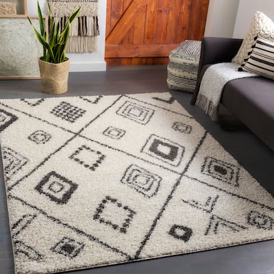 Artistic Weavers Oyin Boho Diamond Plush Area Rug