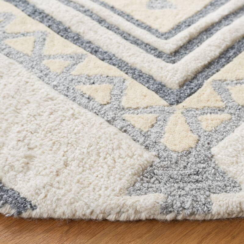 SAFAVIEH Handmade Casablanca Shag Franka Tribal Wool Rug