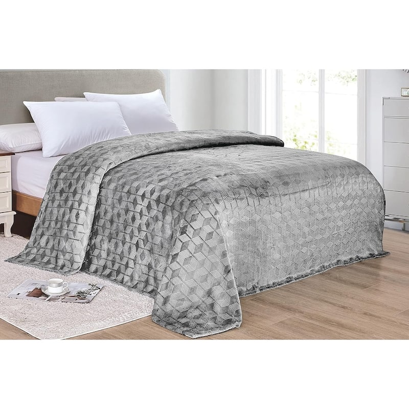 Ultra Plush by Décor&More King Size Chevron Arrow Jacquard Microplush Blanket (102" x 90") - Grey - King