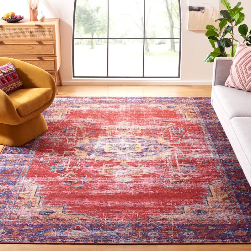 SAFAVIEH Tucson Machine Washable Slip Resistant Khulud Traditional Rug