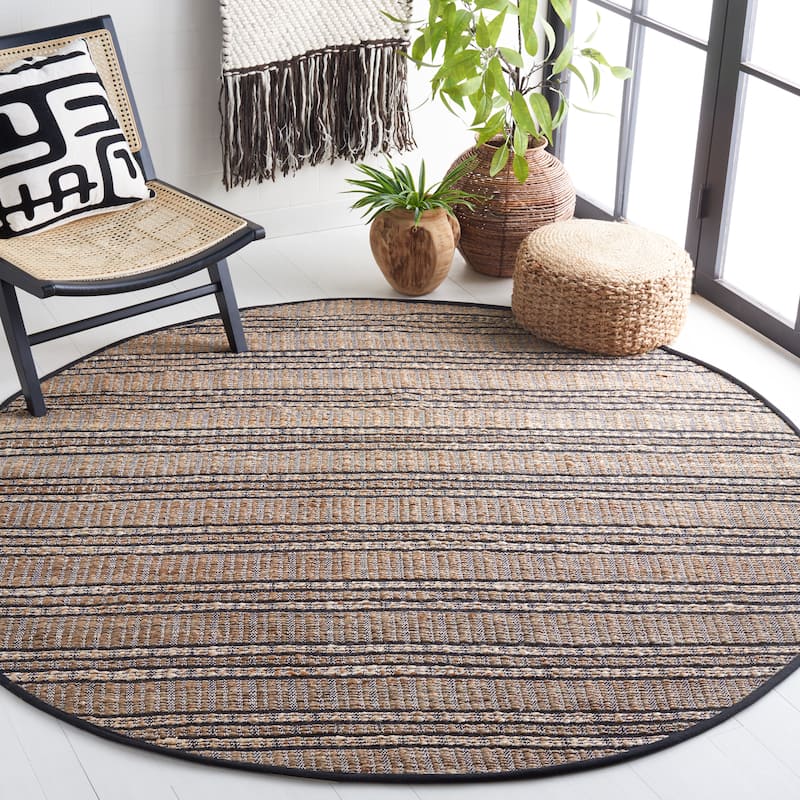 SAFAVIEH Handmade Natural Fiber Marharita Geometric Seagrass Rug - 7' Round - Black/Natural