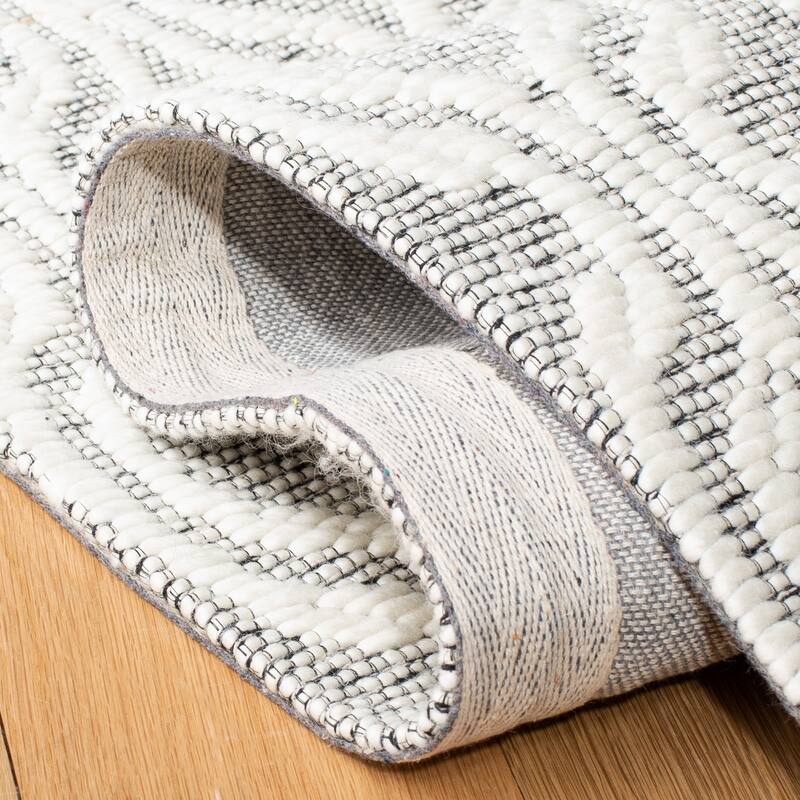 SAFAVIEH Handmade Vermont Tamika New Zealand Wool Rug