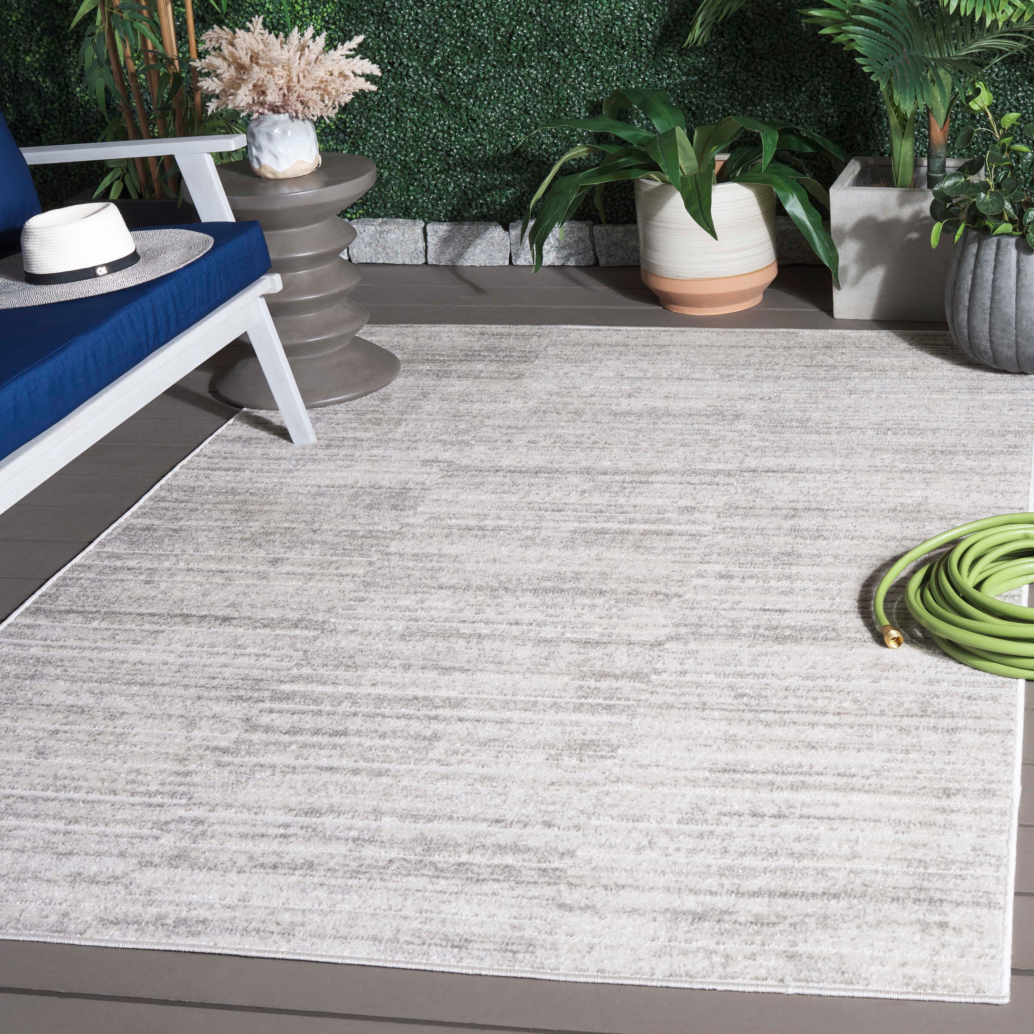 SAFAVIEH Stella Ontje Modern & Contemporary Rug