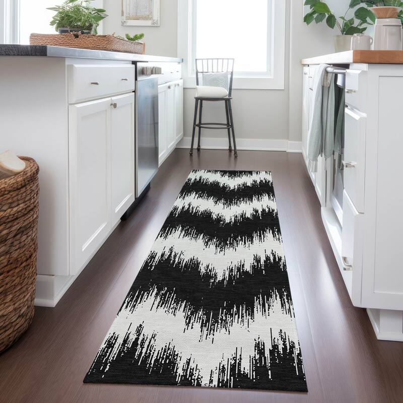 Machine Washable Indoor/ Outdoor Chantille Modern Chevron Rug