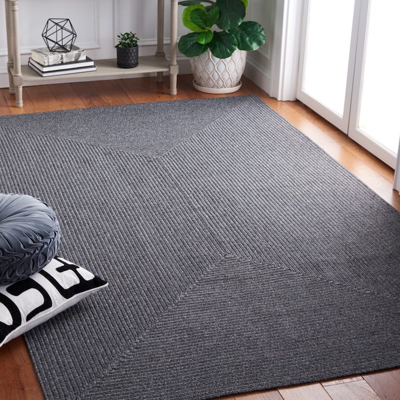 SAFAVIEH Handmade Braided Sakineh Casual Rug