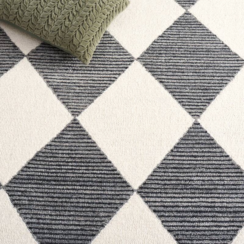 SAFAVIEH Handmade Ebony Krsta Contemporary Wool Rug