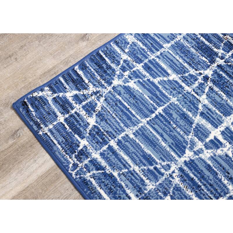 Florence Collection - Blue/Cream Distressed Geometric Rug - 4'7" x 6'7"