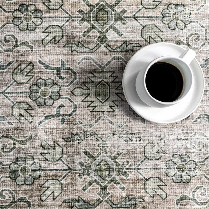 Nuloom Rania SplashGuard Medallion Machine Washable Area Rug