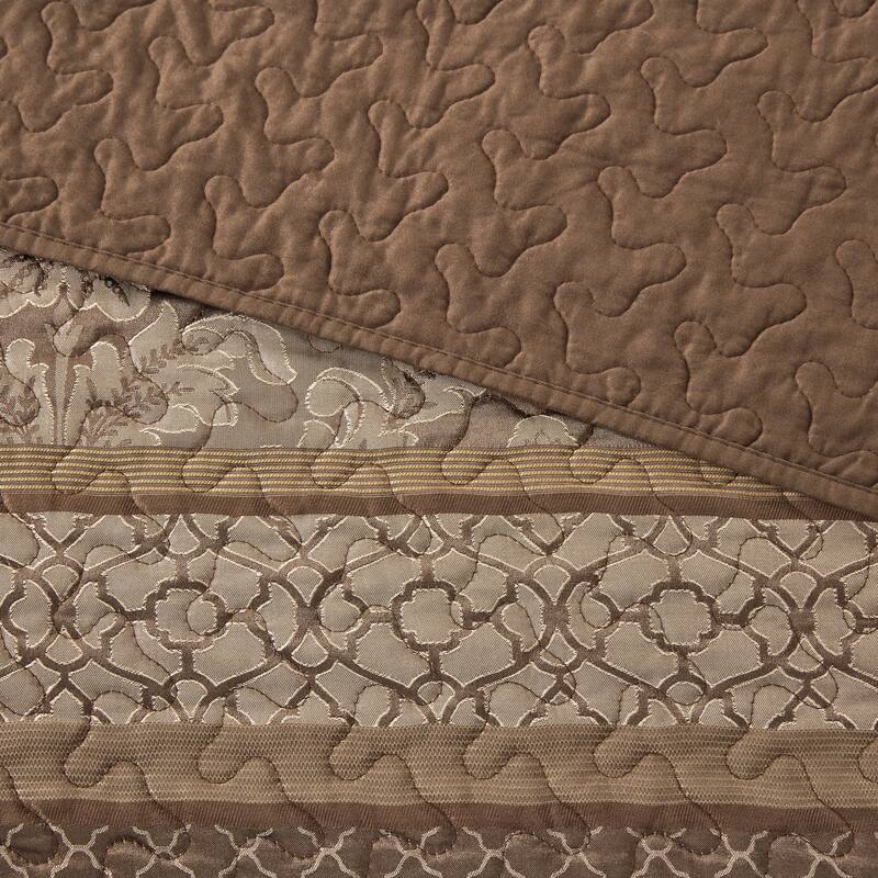 Madison Park Venetian Oversized 5-Piece Jacquard Bedspread Quilt Set with Matching Shams and Embroidered Throw Pillows